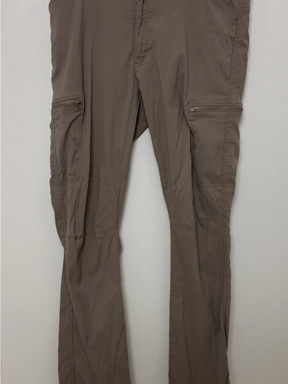 Wrangler Cargo Pants in Taupe